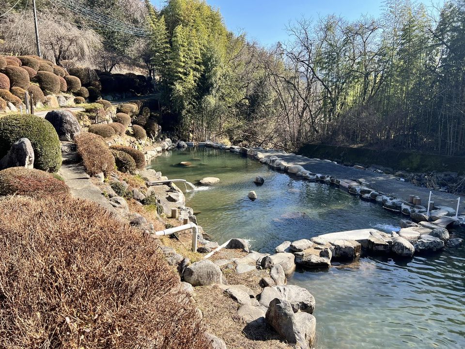養殖池 - 透明度の高い湧水